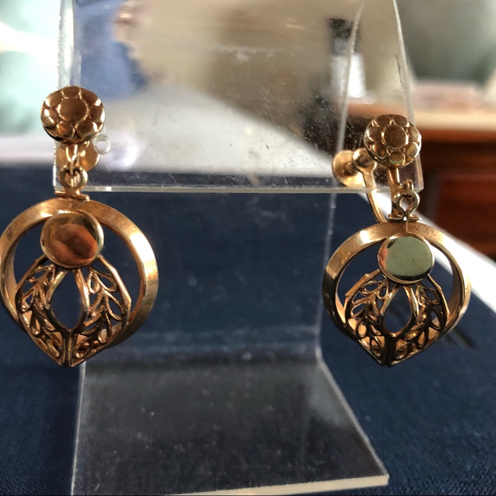 Vintage gold filagree screw back earrings